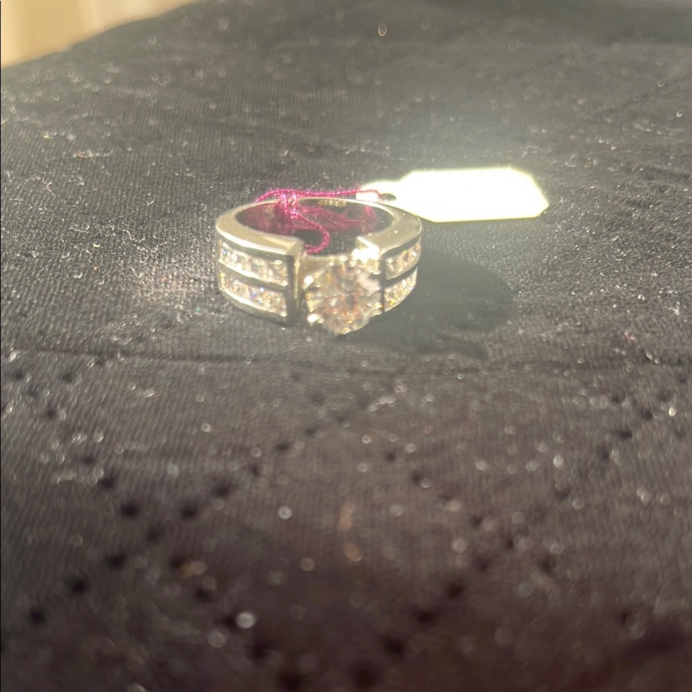 Elegant Silver and White Ring with Intricate Design